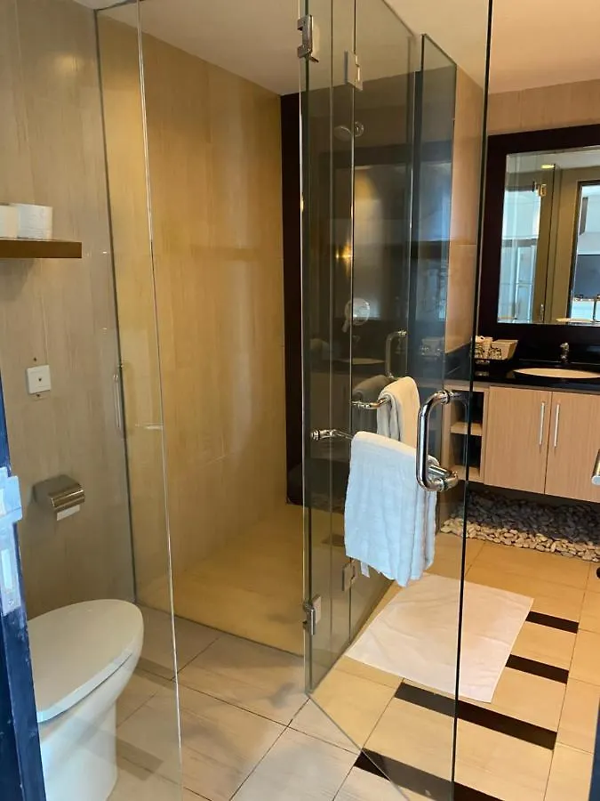 Stylish 2 Bedroom Penthouse Apt, Newly Refreshed, 50 Mbps, Pool, Gym, Resto Kuta  Kuta (Bali)