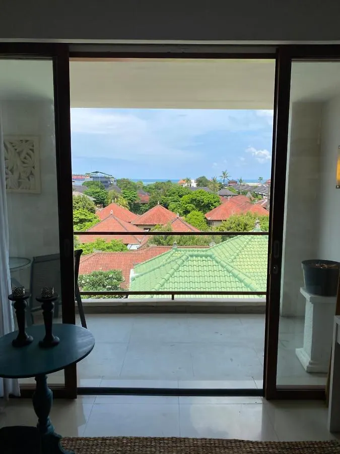 Stylish 2 Bedroom Penthouse Apt, Newly Refreshed, 50 Mbps, Pool, Gym, Resto Kuta