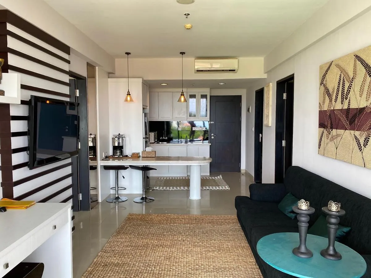 Stylish 2 Bedroom Penthouse Apt, Newly Refreshed, 50 Mbps, Pool, Gym, Resto Kuta  0*, Kuta (Bali) Indonesia