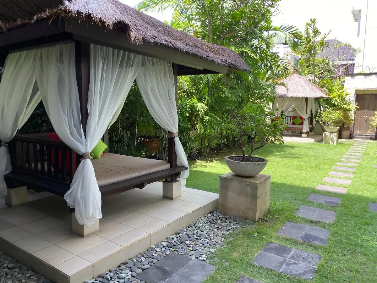 Stylish 2 Bedroom Penthouse Apt, Newly Refreshed, 50 Mbps, Pool, Gym, Resto Kuta  Apartment