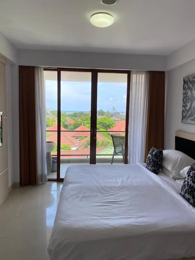 Apartment Stylish 2 Bedroom Penthouse Apt, Newly Refreshed, 50 Mbps, Pool, Gym, Resto Kuta