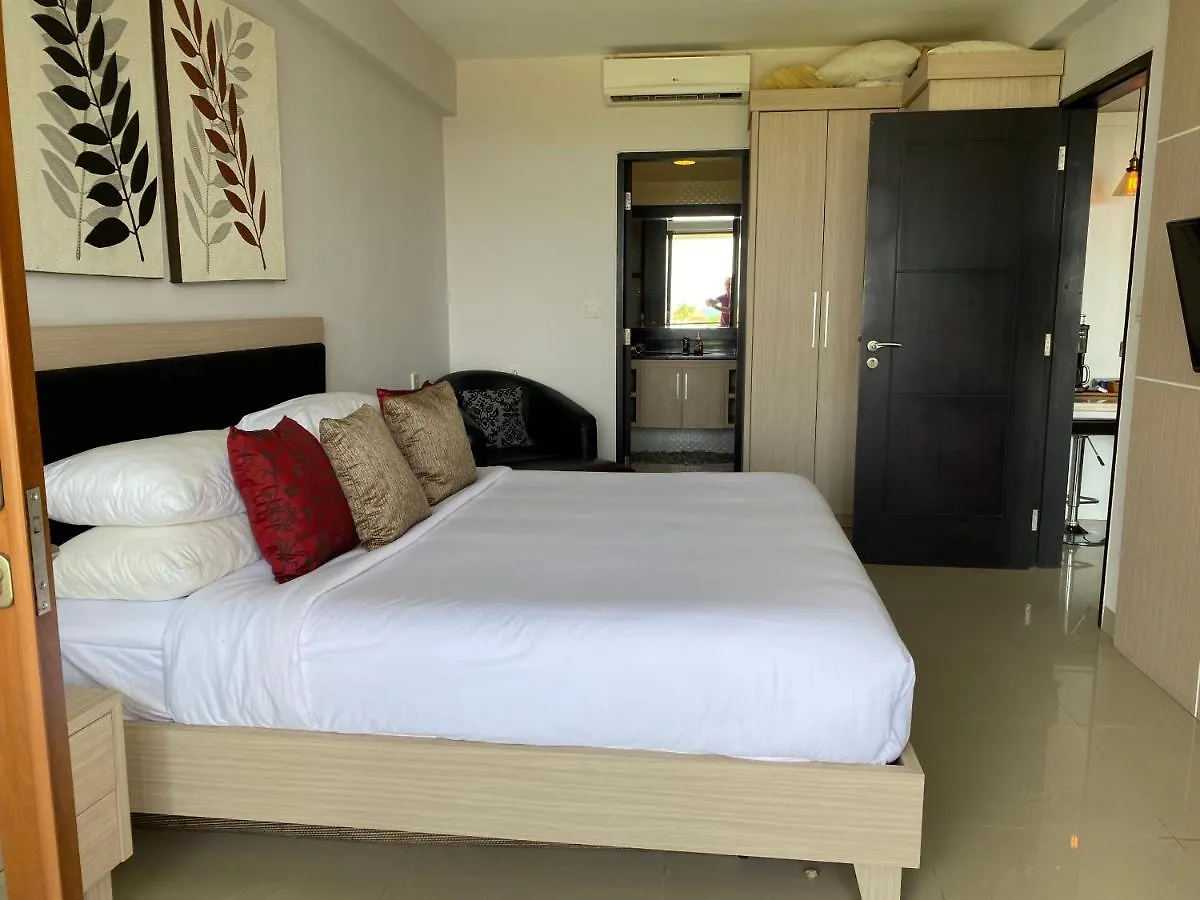 Stylish 2 Bedroom Penthouse Apt, Newly Refreshed, 50 Mbps, Pool, Gym, Resto Kuta  0*, Kuta (Bali) Indonesia