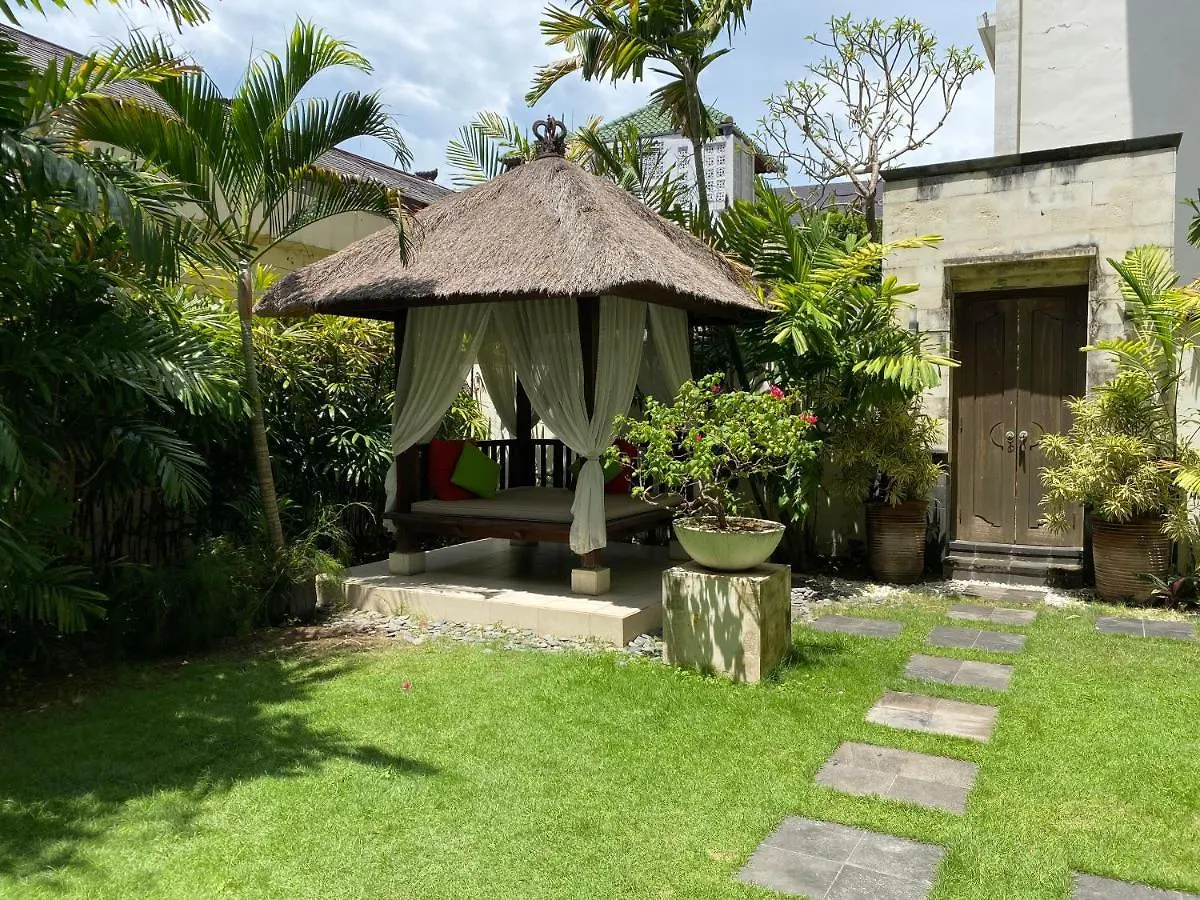 Stylish 2 Bedroom Penthouse Apt, Newly Refreshed, 50 Mbps, Pool, Gym, Resto Kuta  Apartment