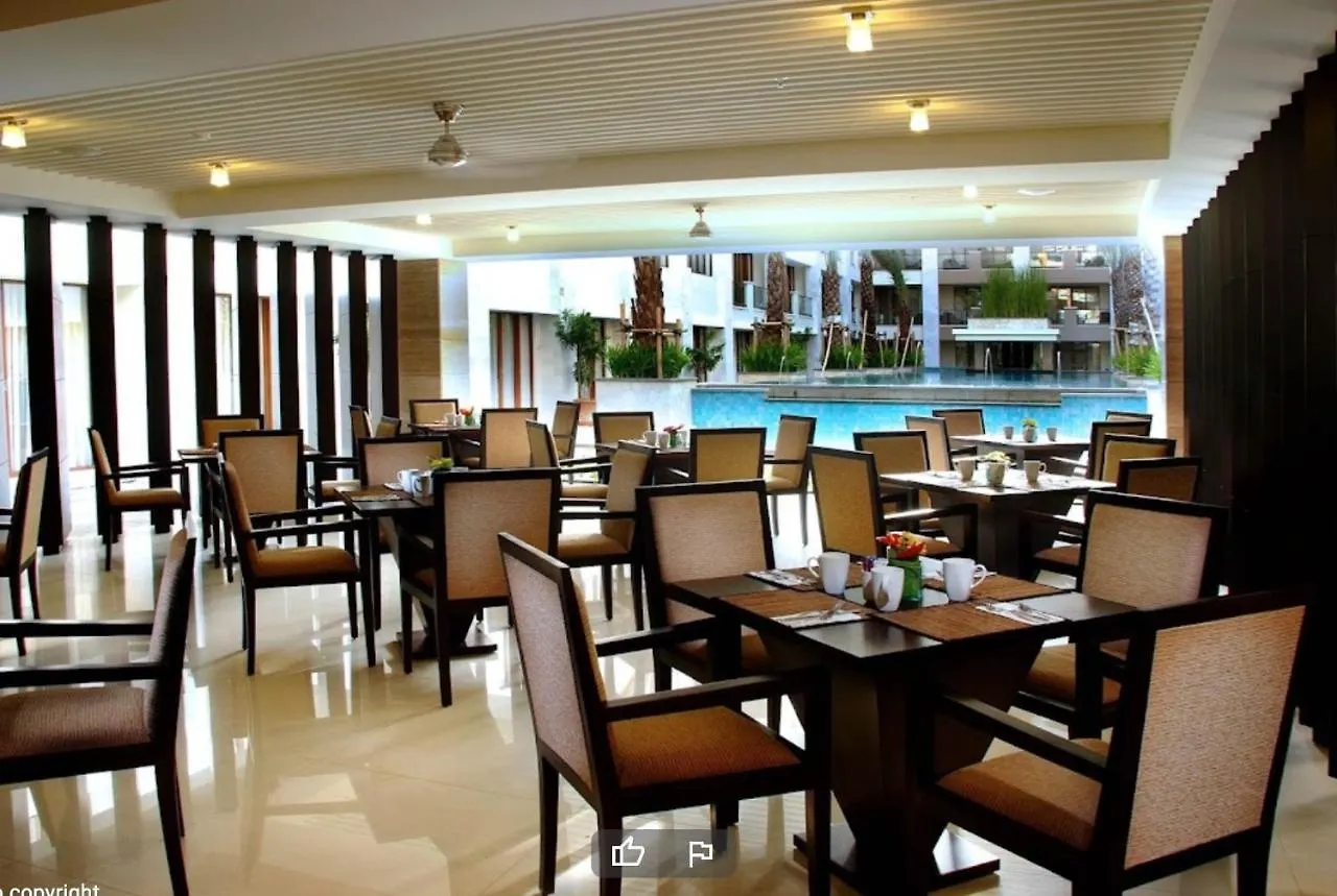 Apartment Stylish 2 Bedroom Penthouse Apt, Newly Refreshed, 50 Mbps, Pool, Gym, Resto Kuta